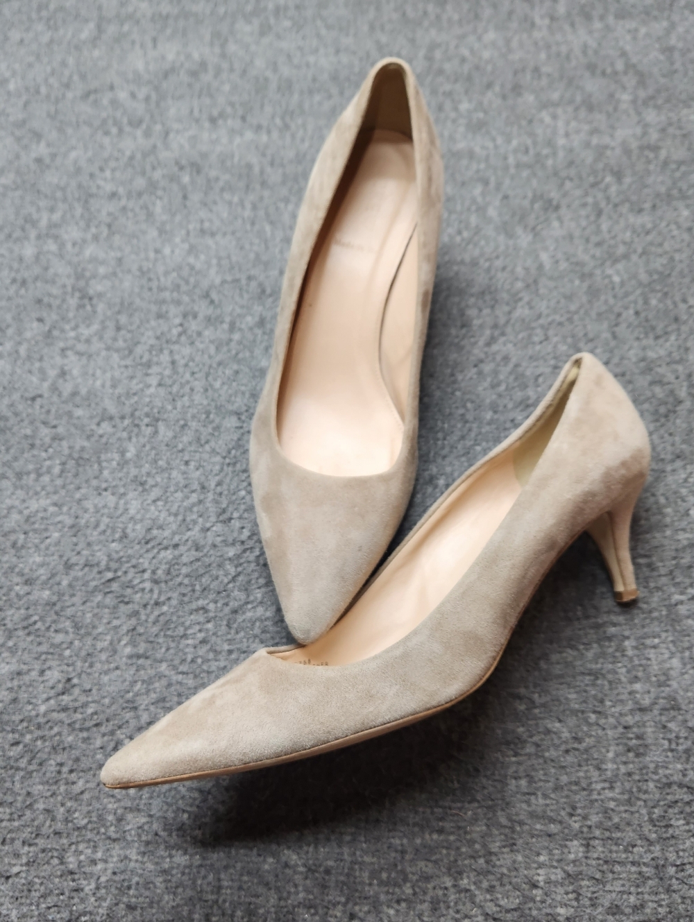 J.Crew Suede Pumps Womens‎ 9.5 Beige Pointed Toe Heels Italy - Picture 2 of 9